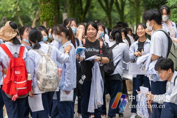 Ważny moment wyników egzaminów dla 44 900 zdających w ningbo college Egzamin wstępny w 2022 roku