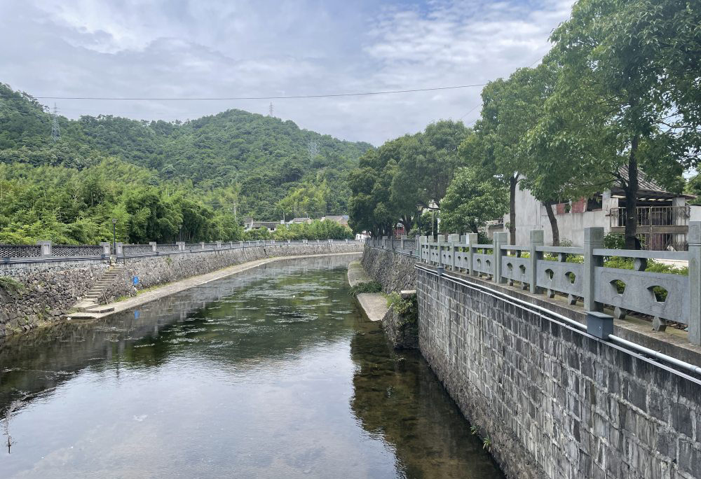 W południowej części Ningbo występują dziś opady od umiarkowanego do ulewnego
