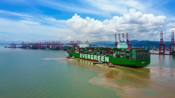 Port Ningbo Zhoushan łączy się z największym na świecie kontenerowcem Changyi