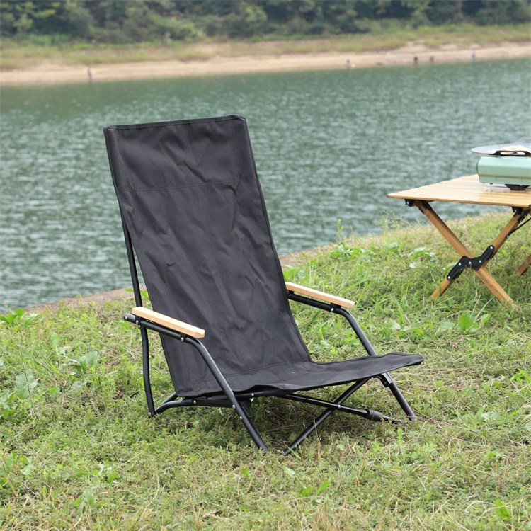 Składane krzesło kempingowe o niskiej plaży