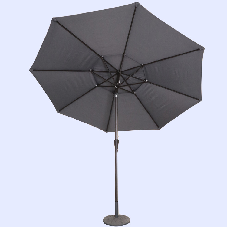 10 -metrowy parasol na rynku patio